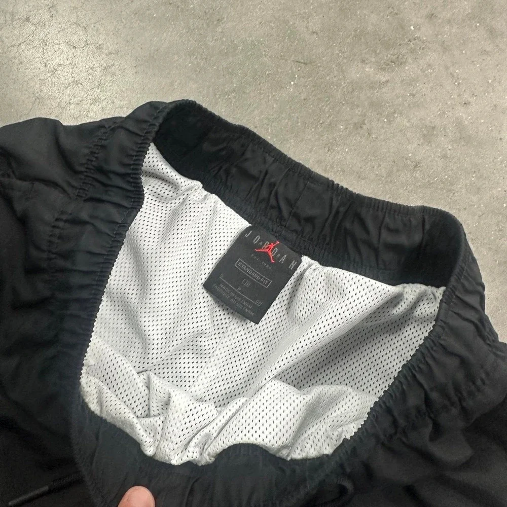 Jordan Black Mesh Lined Athletic Jogging Workout shorts Size Small